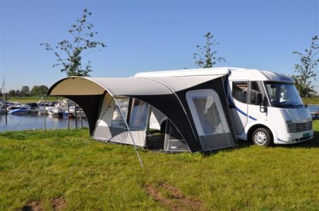 Voortenten Unico | De boogstokken zorgt voor een kenmerkende stormvaste vorm